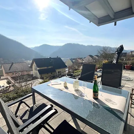 Sonnenterrasse, 1-4 Personen, 2 Schlafzimmer, Grosse Terrasse Müden