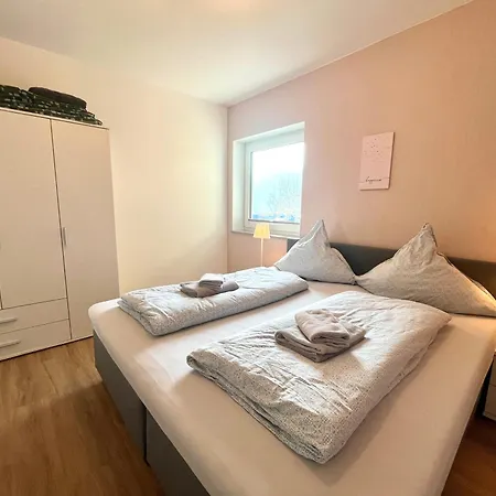 Sonnenterrasse, 1-4 Personen, 2 Schlafzimmer, Grosse Terrasse * Müden