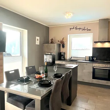 Sonnenterrasse, 1-4 Personen, 2 Schlafzimmer, Grosse Terrasse *