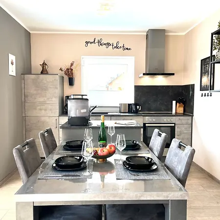 Sonnenterrasse, 1-4 Personen, 2 Schlafzimmer, Grosse Terrasse Appartement