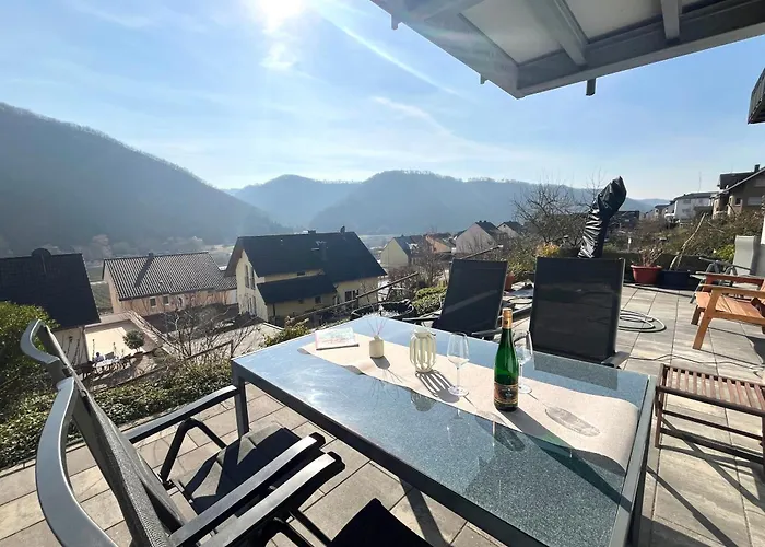 Sonnenterrasse, 1-4 Personen, 2 Schlafzimmer, Grosse Terrasse Müden