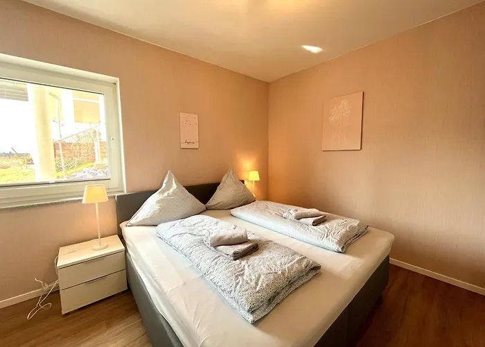 Sonnenterrasse, 1-4 Personen, 2 Schlafzimmer, Grosse Terrasse Müden