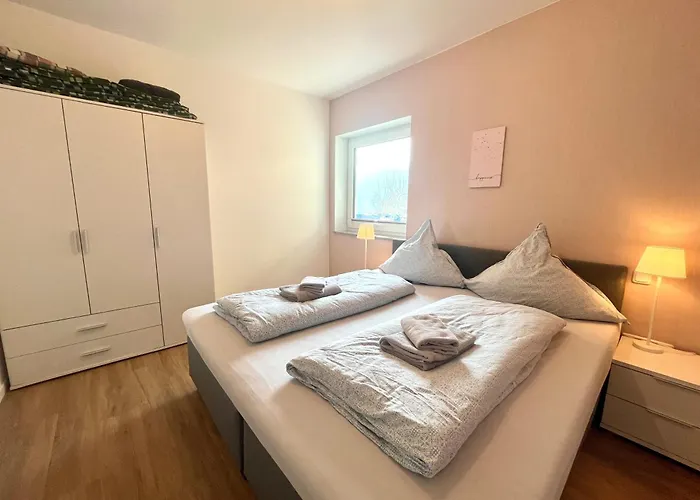 Sonnenterrasse, 1-4 Personen, 2 Schlafzimmer, Grosse Terrasse * Müden