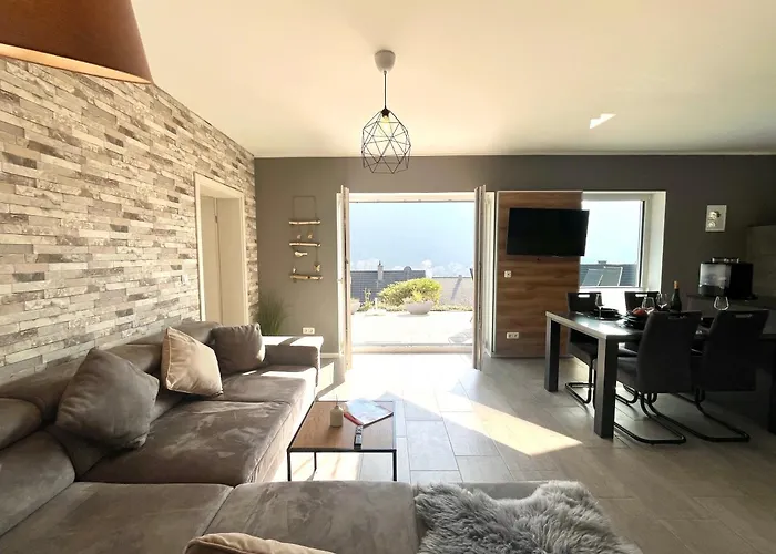 Sonnenterrasse, 1-4 Personen, 2 Schlafzimmer, Grosse Terrasse Müden